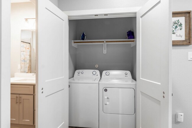 Photo - 144 W 5th St Unidad C