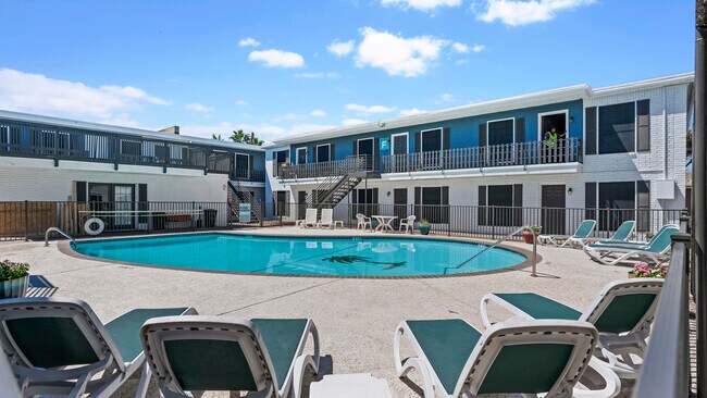 Pool - Ocean Palms Apartments