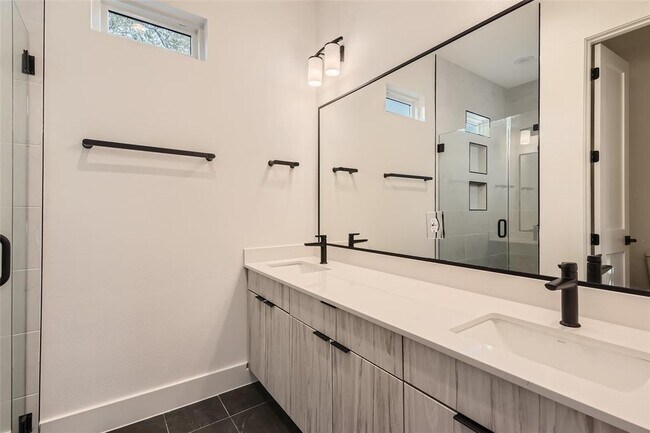 Photo - 590 Old Ml Rd