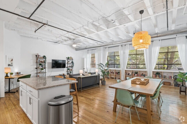 Building Photo - 900 Peachtree St NE Rental