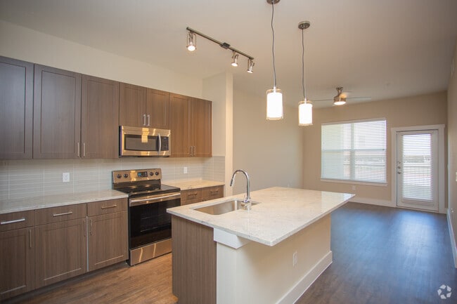 3BR, 2BA - 1275SF - C1