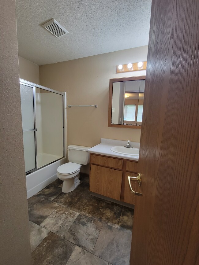 Photo - 8th & 8th Apartments Unidad 102