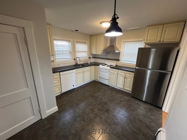 Photo - 30 Stearns Rd