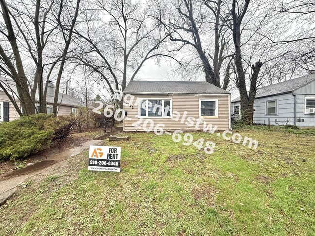 Building Photo - 2 Bedroom House