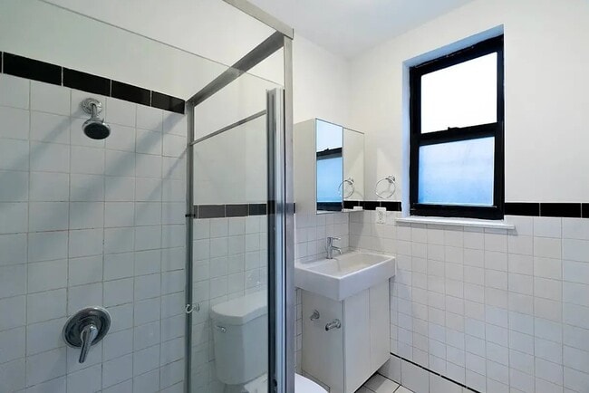 Photo - 230 E 83rd St Unidad 1RW