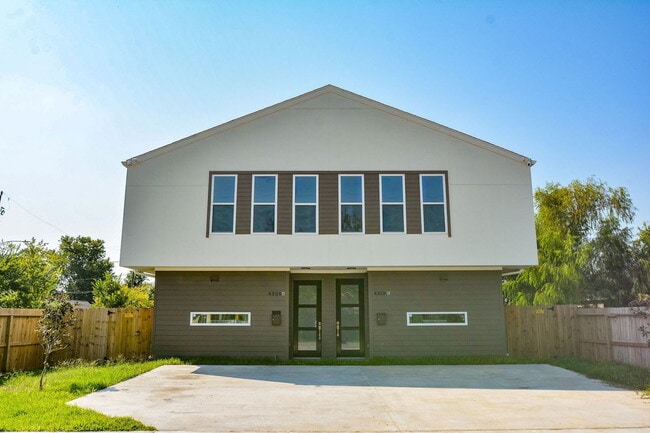 Building Photo - 4358 Clover St