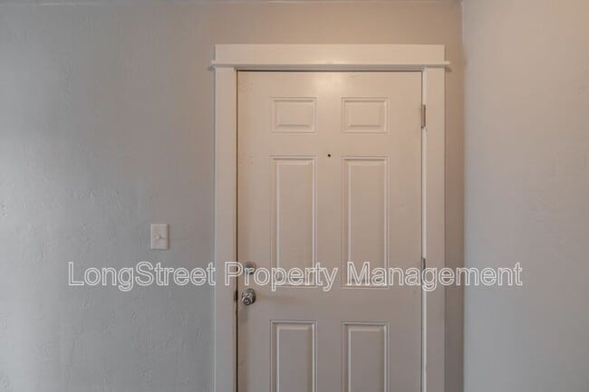 Photo - 205 SE 6th Ave