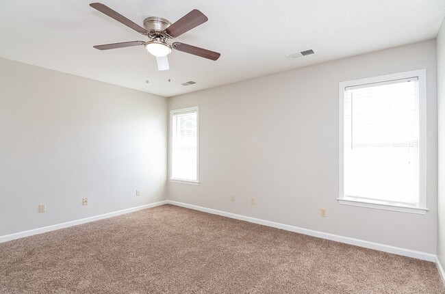 Photo - 447 Timber Way S