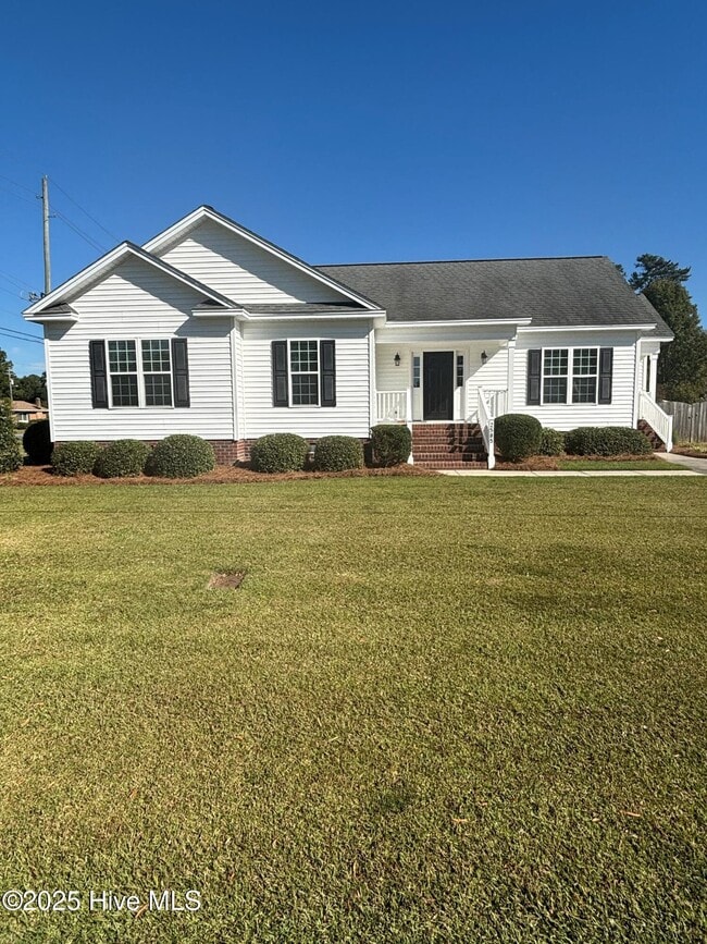 Building Photo - 2585 Forbes Ave
