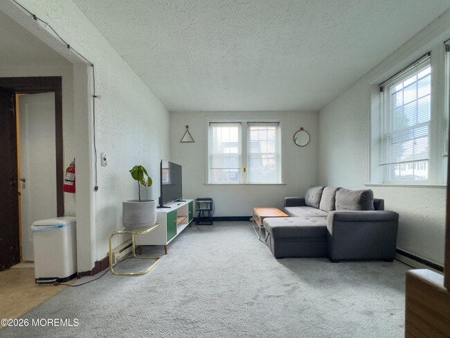 Photo - 19 Leroy Pl Unidad 1E