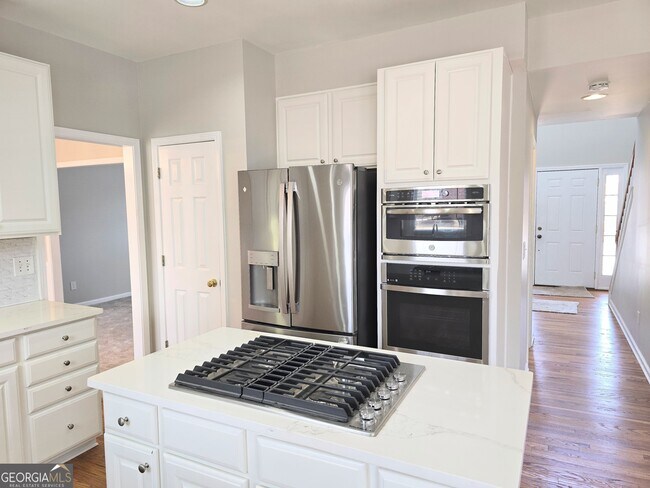 Photo - 641 Olde Ivy Way