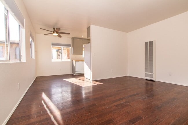 Photo - Blocks From the Ocean, Refreshed 1bd / 1ba in Pacific Beach! Unit 1069B