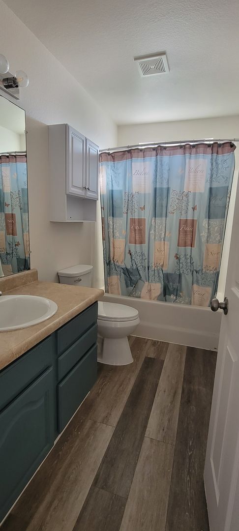 Photo - 840 Heather Pl