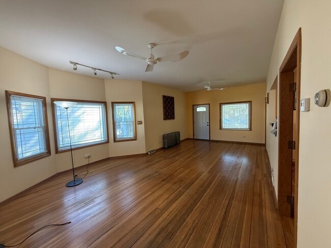 Photo - 4844 W Montrose Ave