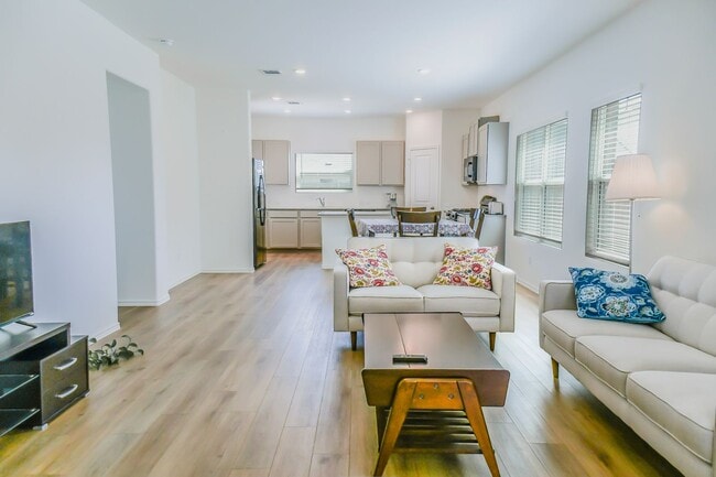 Photo - 311 Canley Loop