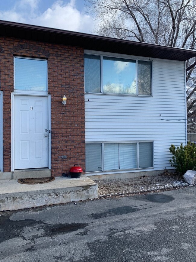 Building Photo - Great 3 bedroom Condo in South Provo! Unit D