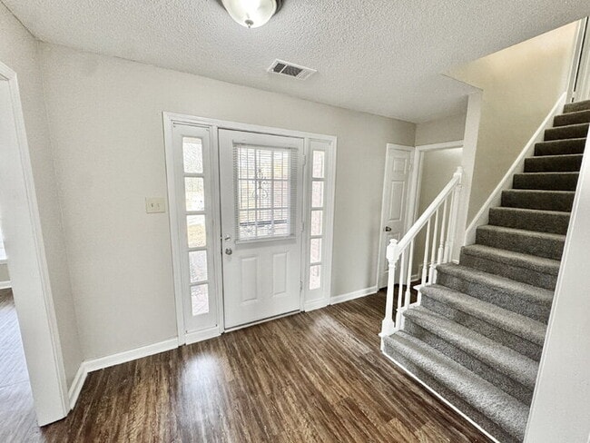 Photo - 8569 Kings Cross Cove