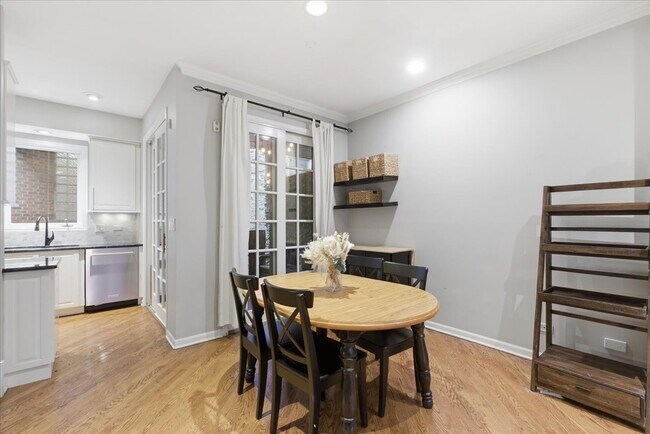 Photo - 2140 N Winchester Ave Unit 10