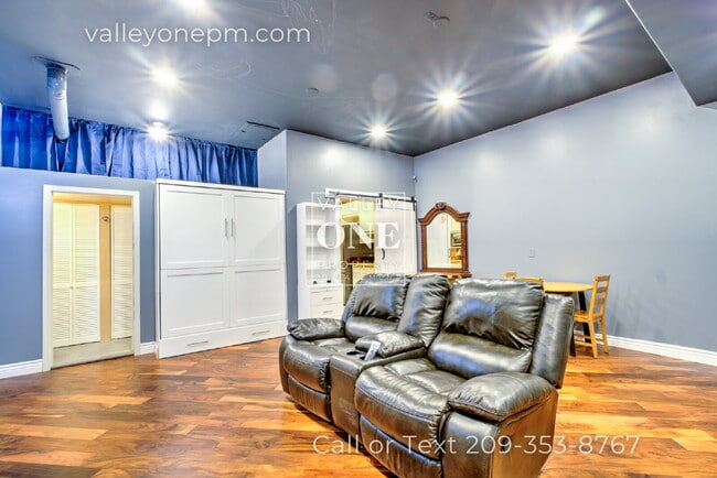 Photo - Luxury Private Furnished 2 Bed 2 Bath Suite With Private Courtyard - Utilities Included!