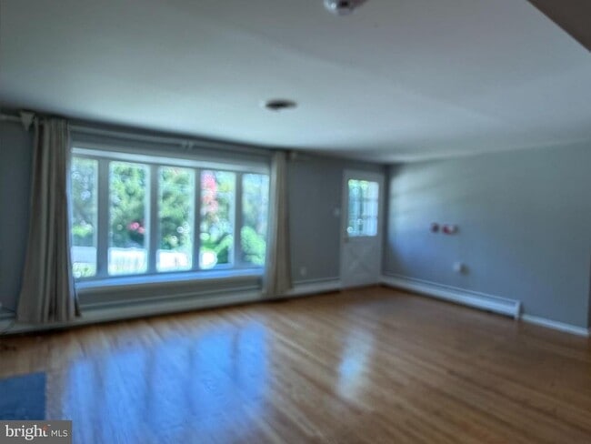 Photo - 319 Meetinghouse Ln