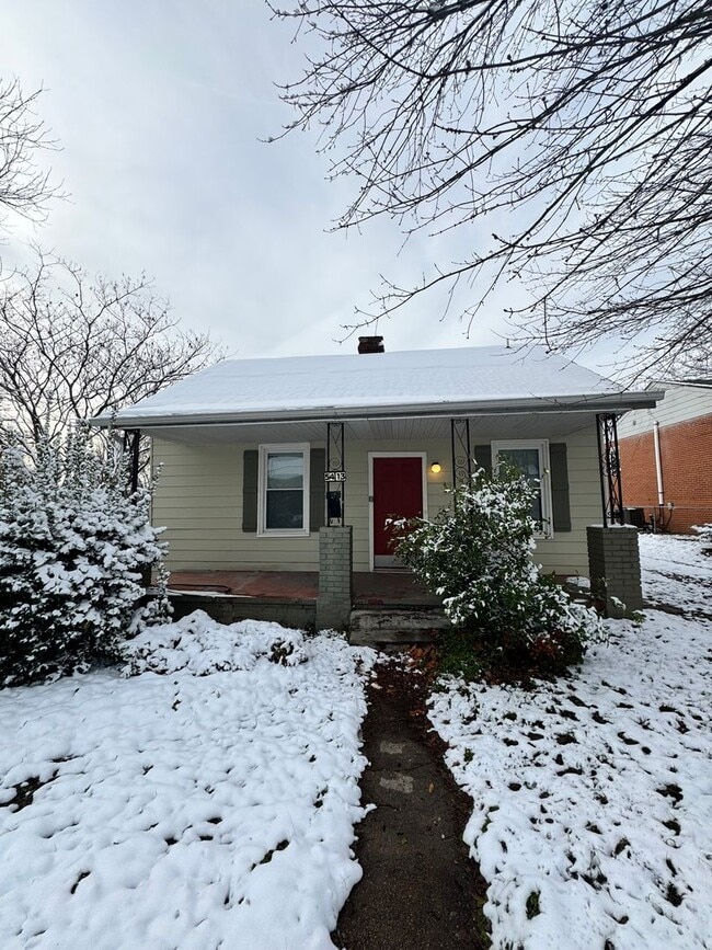 Building Photo - 3 bed 1.5 bath house near Church Hill