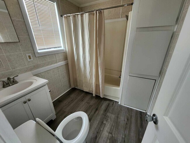313 N Michigan Ave Unit 313 N. Michigan Ave- Apt #3