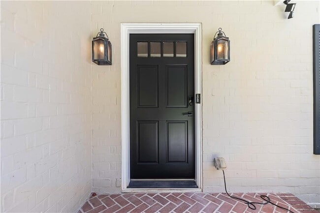 Photo - 2014 Westminster Way NE