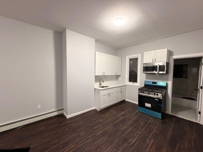 Building Photo - 906 Summit Ave Unit 2L