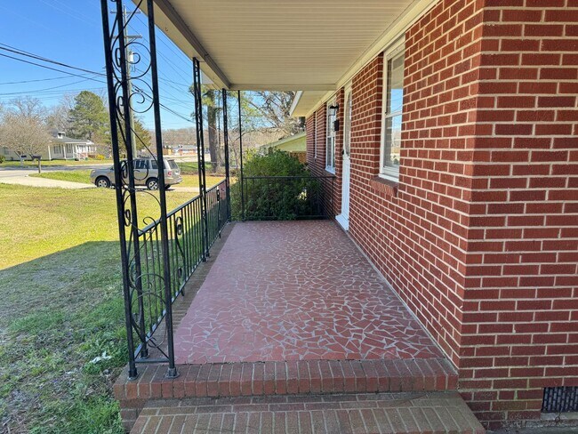 Photo - 3 Bedroom Brick House