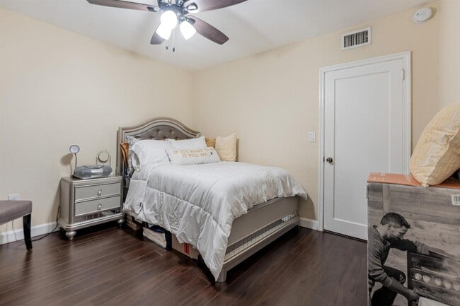 Photo - 6824 SW 5th St