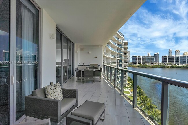 Photo - 3250 NE 188th St Unidad 703