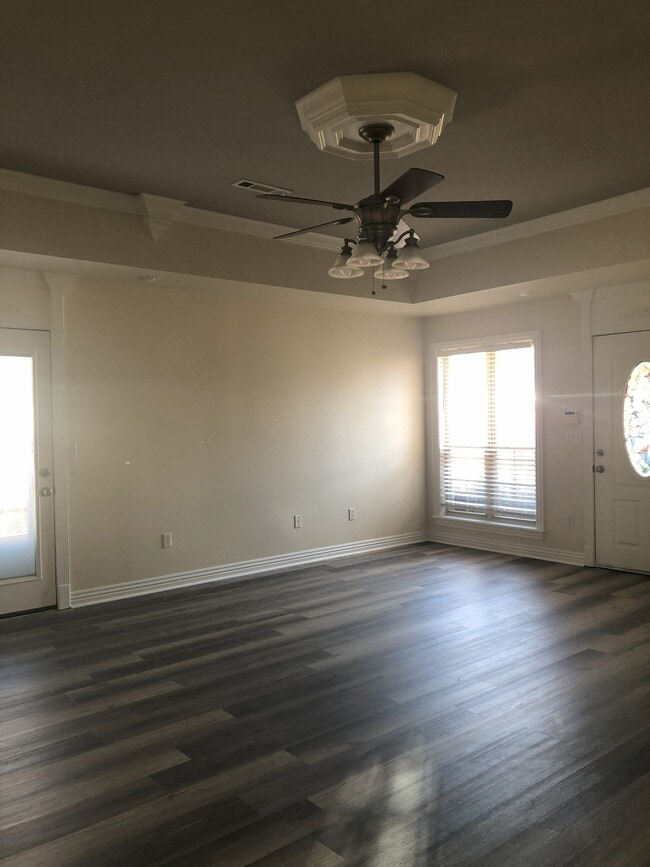 Living Room - 6210 W Milliken Bnd