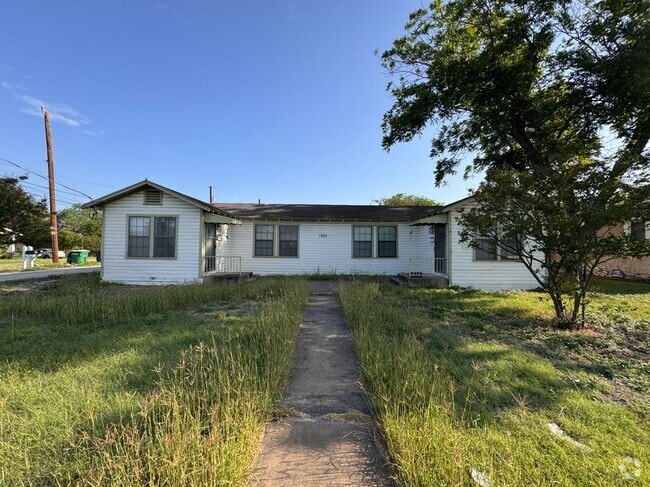 Building Photo - 1519 E Southcross Rental