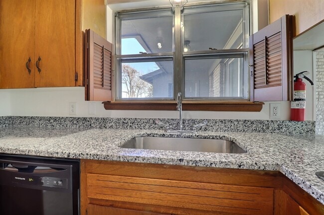 Photo - 5115 E 17th St