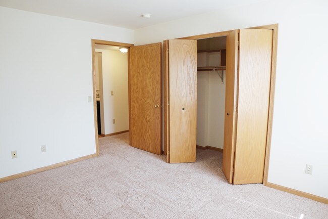 Photo - Oakbridge Court Apartments