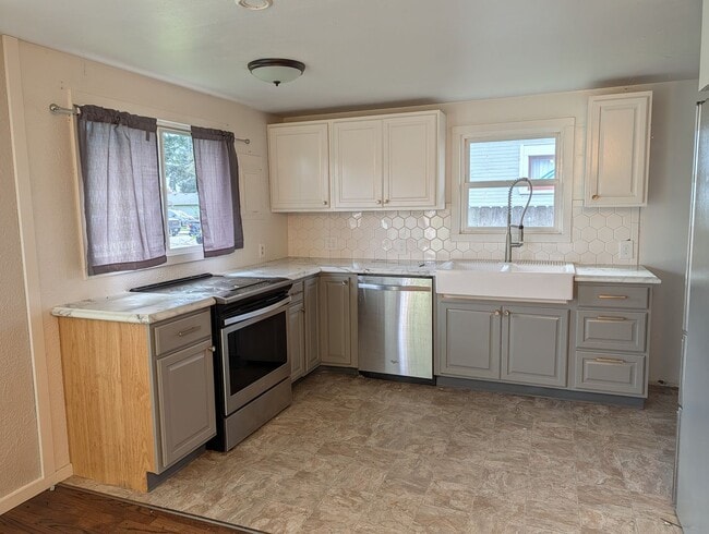 Photo - 628 Jameson St