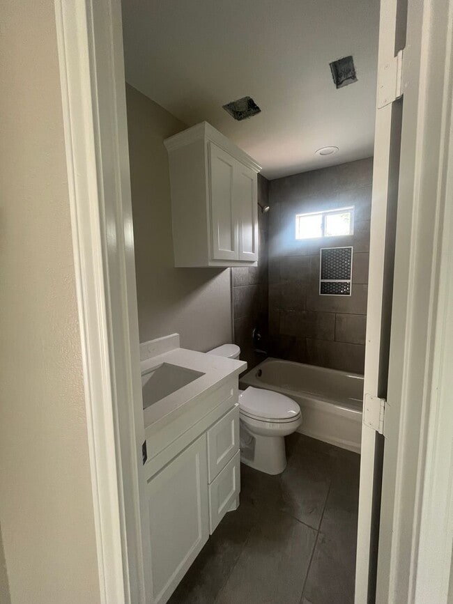 Photo - Beautifully Renovated 2 Bedroom Home for Lease