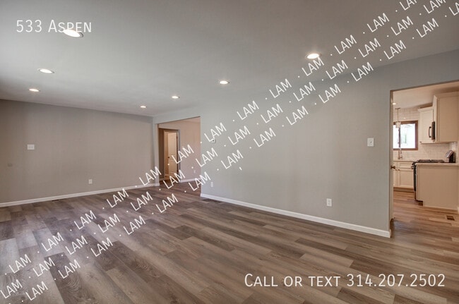 Photo - 533 Aspen Dr