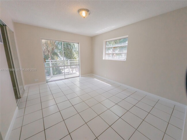 Photo - 1610 NW N River Dr Unit 204