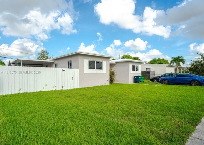 Building Photo - 1020 SW 74th Ave Unit 1020