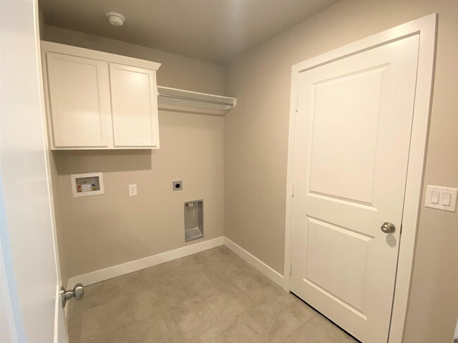 Photo - 13806 Avenue Q
