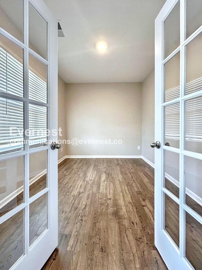 Photo - 160 Cherry Birch St