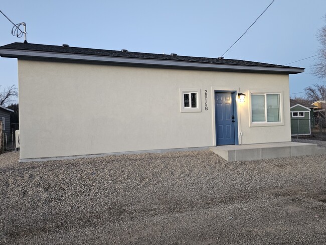 Building Photo - 2015 Elm Ave Unit B-ADU