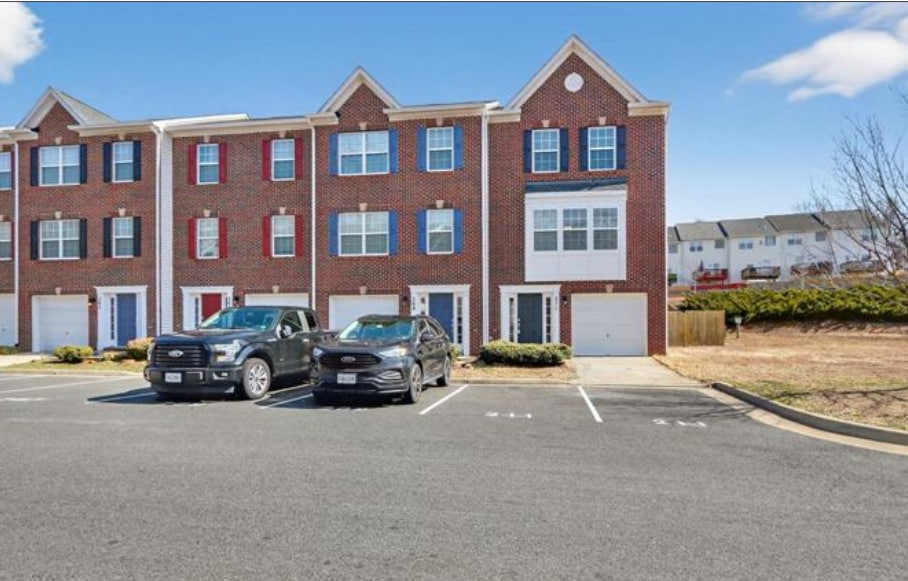 Photo - 211 Dundee Pl