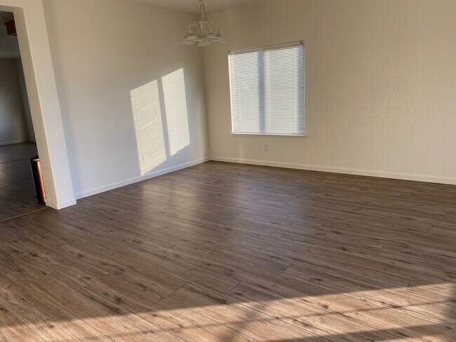 Photo - 1683 Shay Way