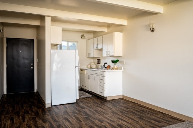 Photo - The Scholls Apartments