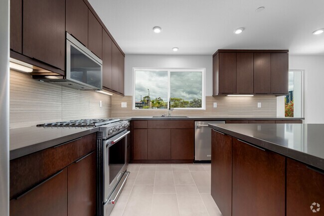 Building Photo - Available now! Brand New 4 Bedroom Townhom... Rental