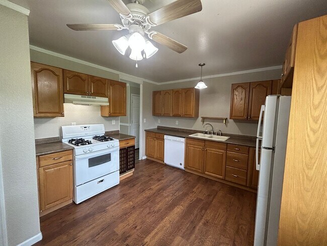 Photo - 210 8th St E