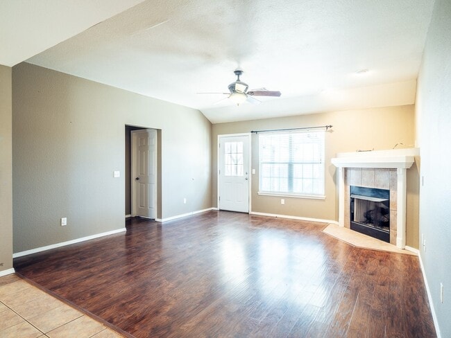 Photo - 440 Spicewood Trail