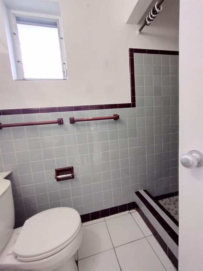 Photo - 1707 Thomas St